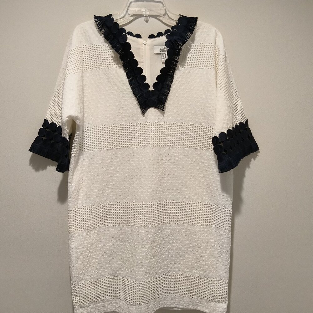Belle Badgley Mischka  elegant dress Size 6 white and navy trim